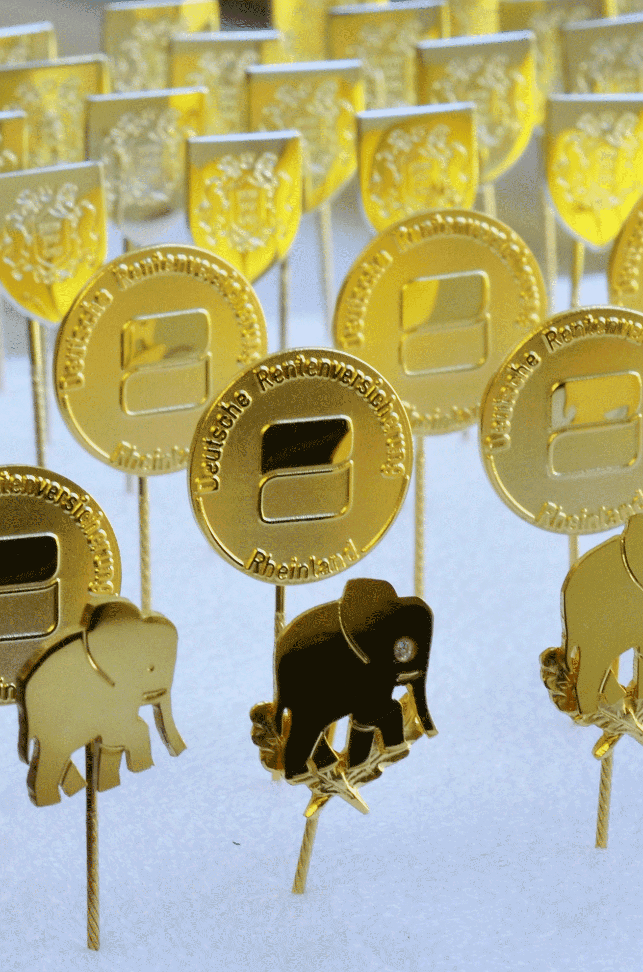 Anhänger, Anstecker & Abzeichen